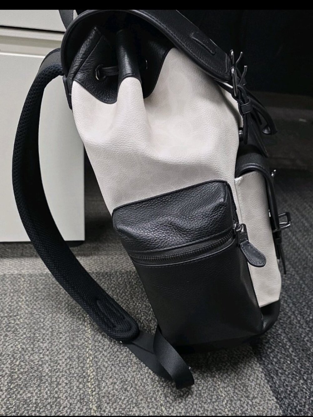 Coach Sprint Backpack Signature Leather Chalk/Black - Mint Condition - Picture 3 of 9